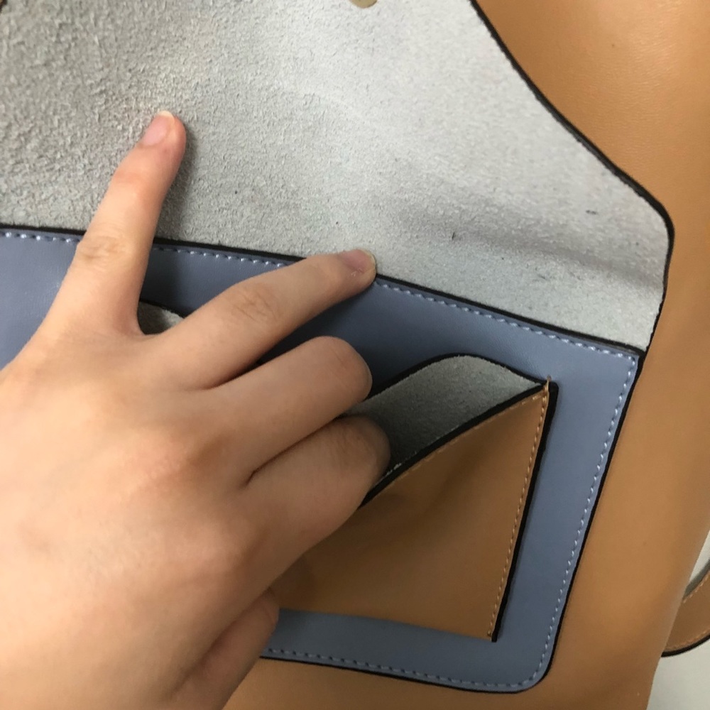 Leather backpack - Picture 4 of 8
